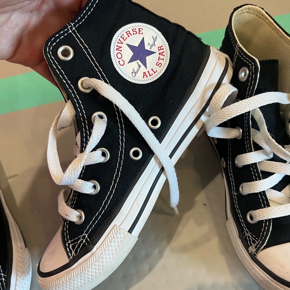 Converse girls shoes size 12.5- runs big - Picture 2 of 6
